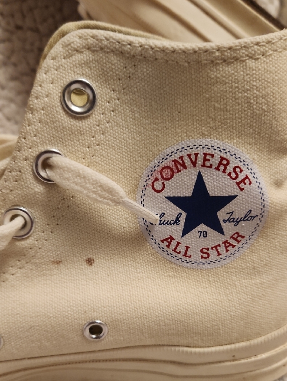 Converse High Top Sneakers Comme Des Garçons in Cream with Red Heart - Picture 6 of 8